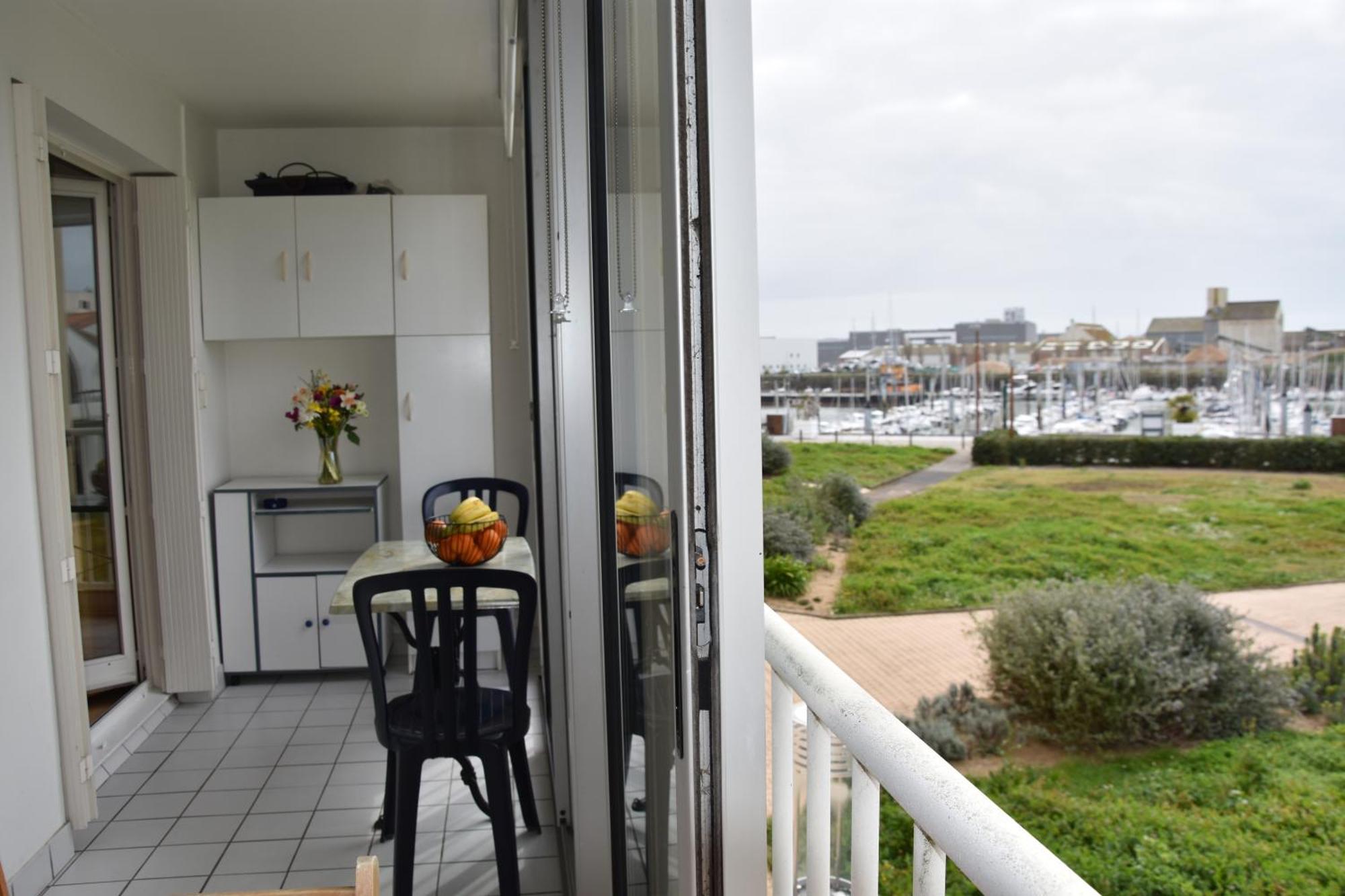 Appartement 1 Chambre, Avec Loggia Et Vue Sur Le Port Olona La Chaume Exterior photo